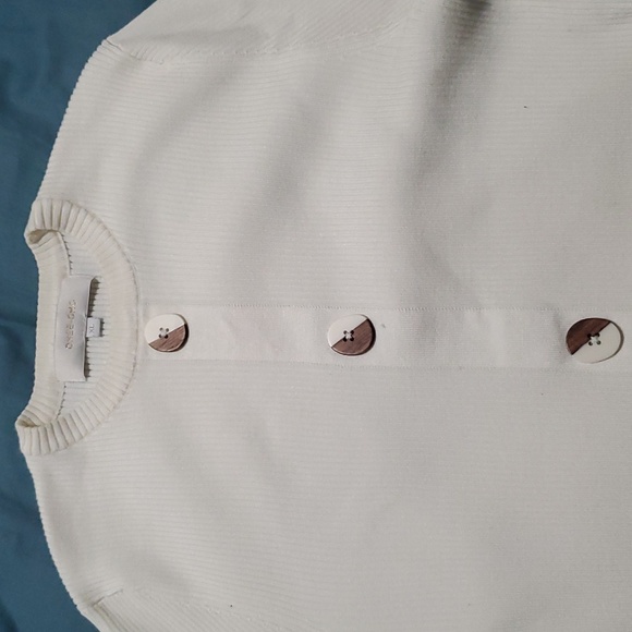 Chee-cho ivory ribbed sweater with 2 tone buttons. - Picture 1 of 1